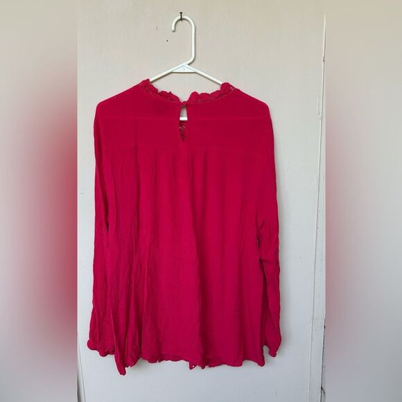EUC Torrid Magenta Crinkled Gauze Crochet Long Sleeve Blouse - Size 3 - Picture 8 of 11